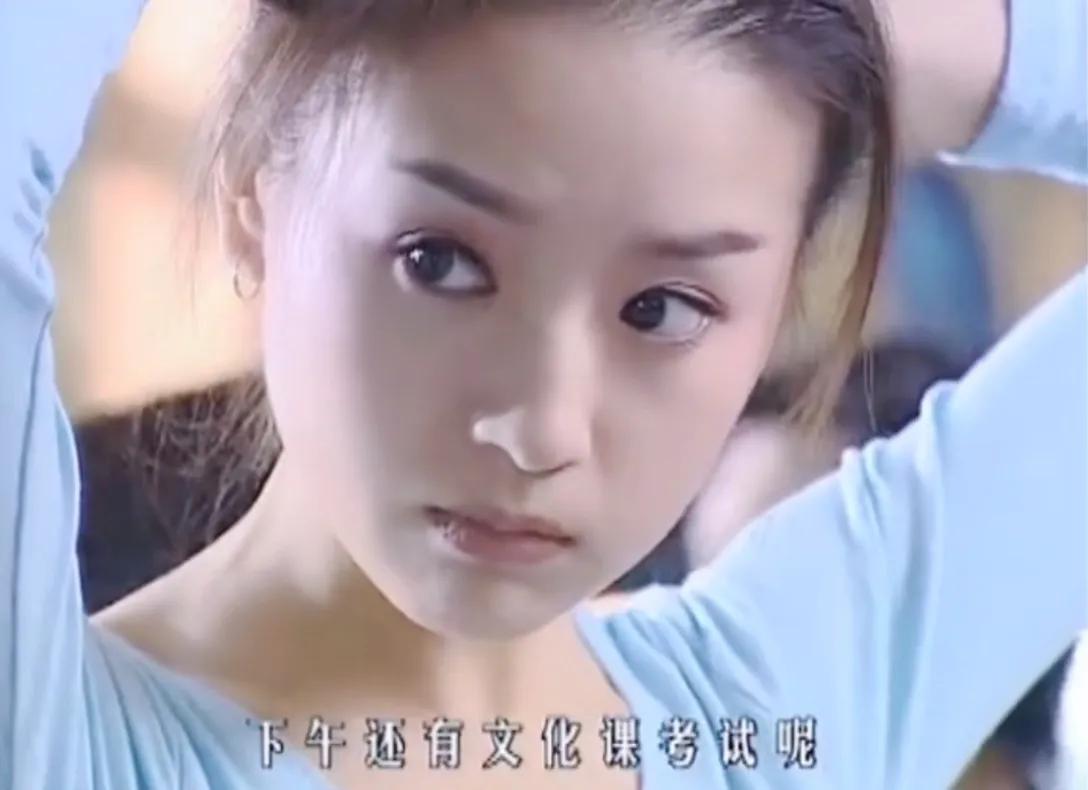 大光明盘发也能艳压群芳，这些“梳平专业户”，个个骨相好气质佳