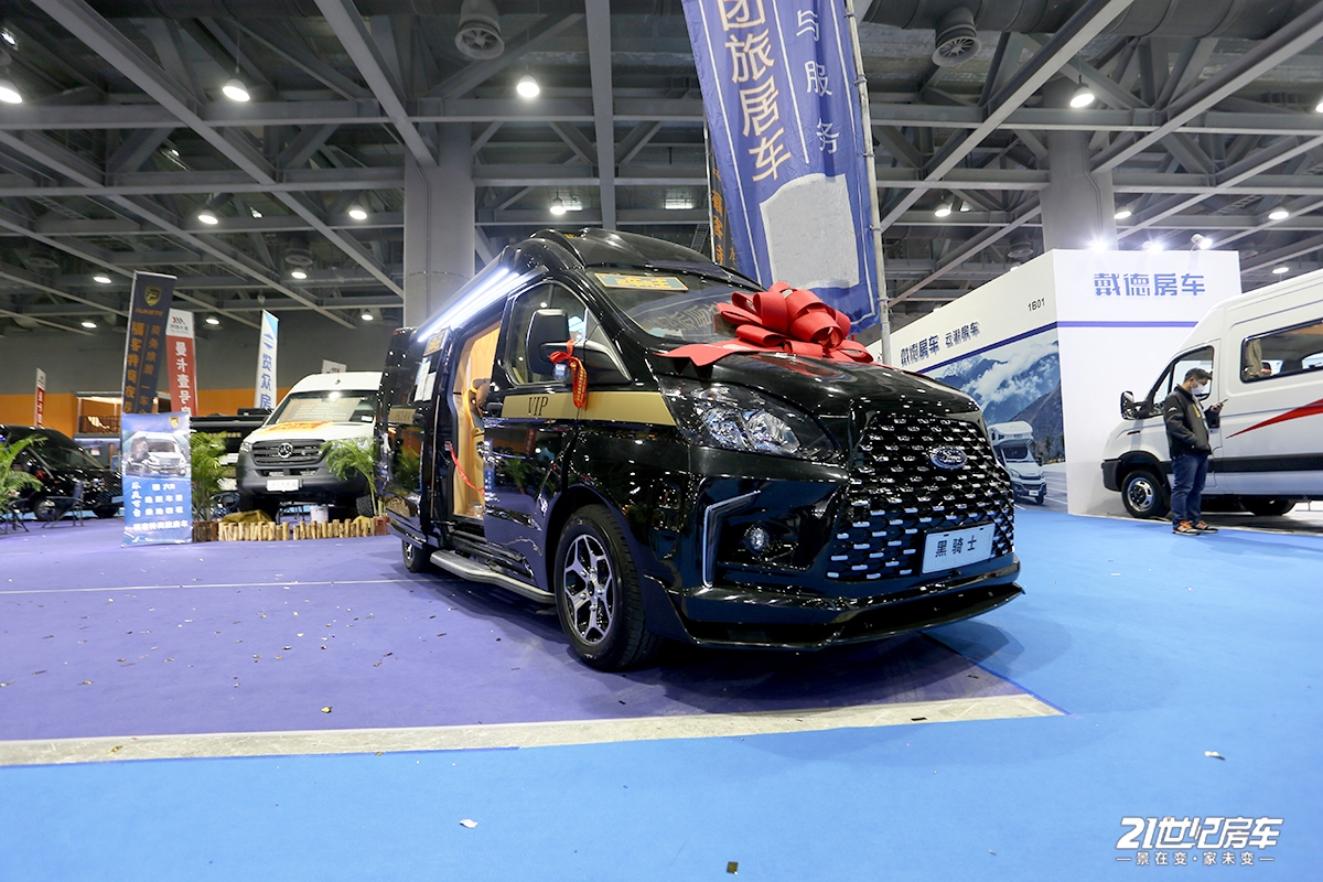 商旅两用,配置功能丰富!福客特黑骑士总裁版房车
