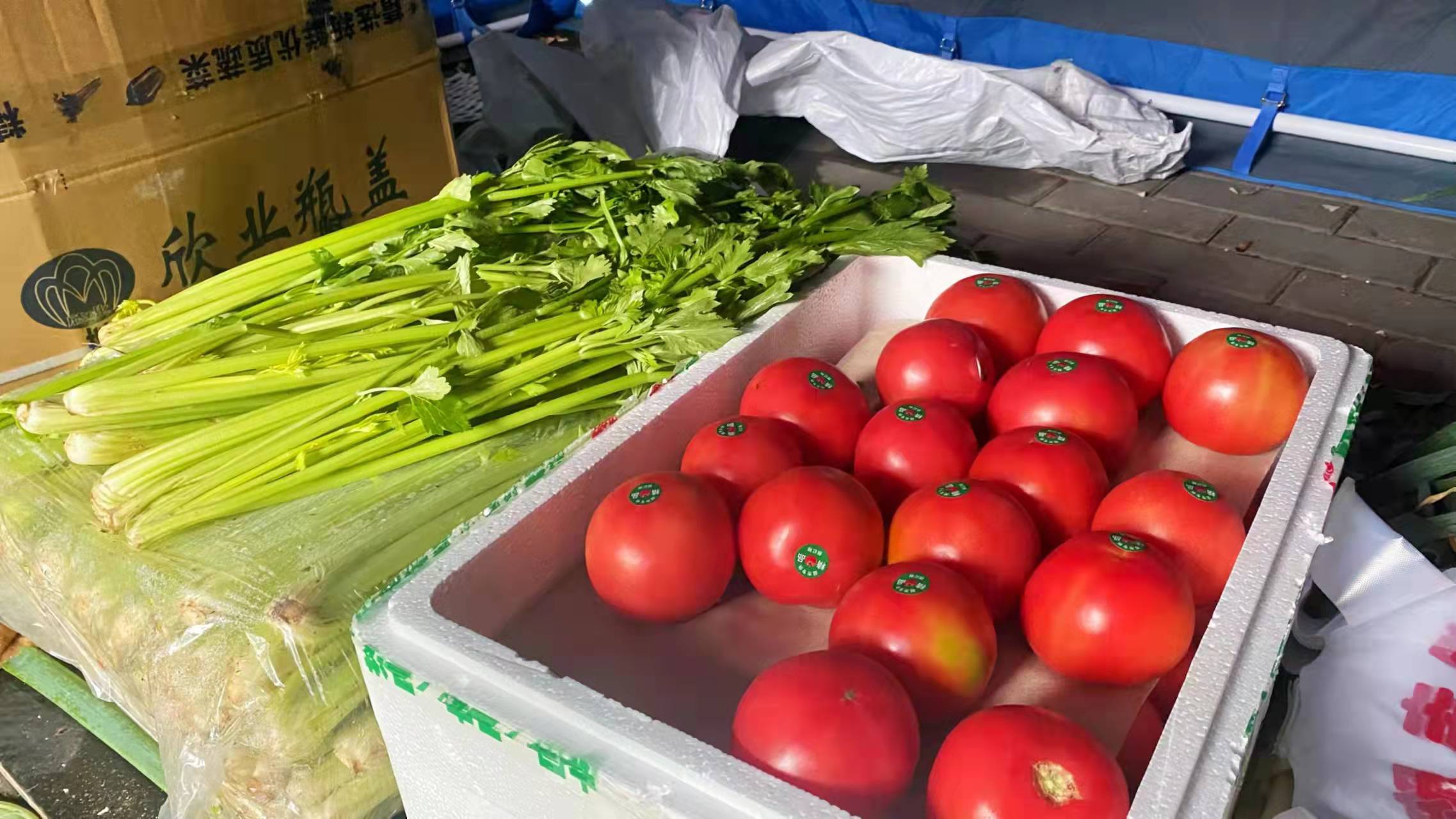 临潼区设立8个便民蔬菜直供点 平价商品送到家