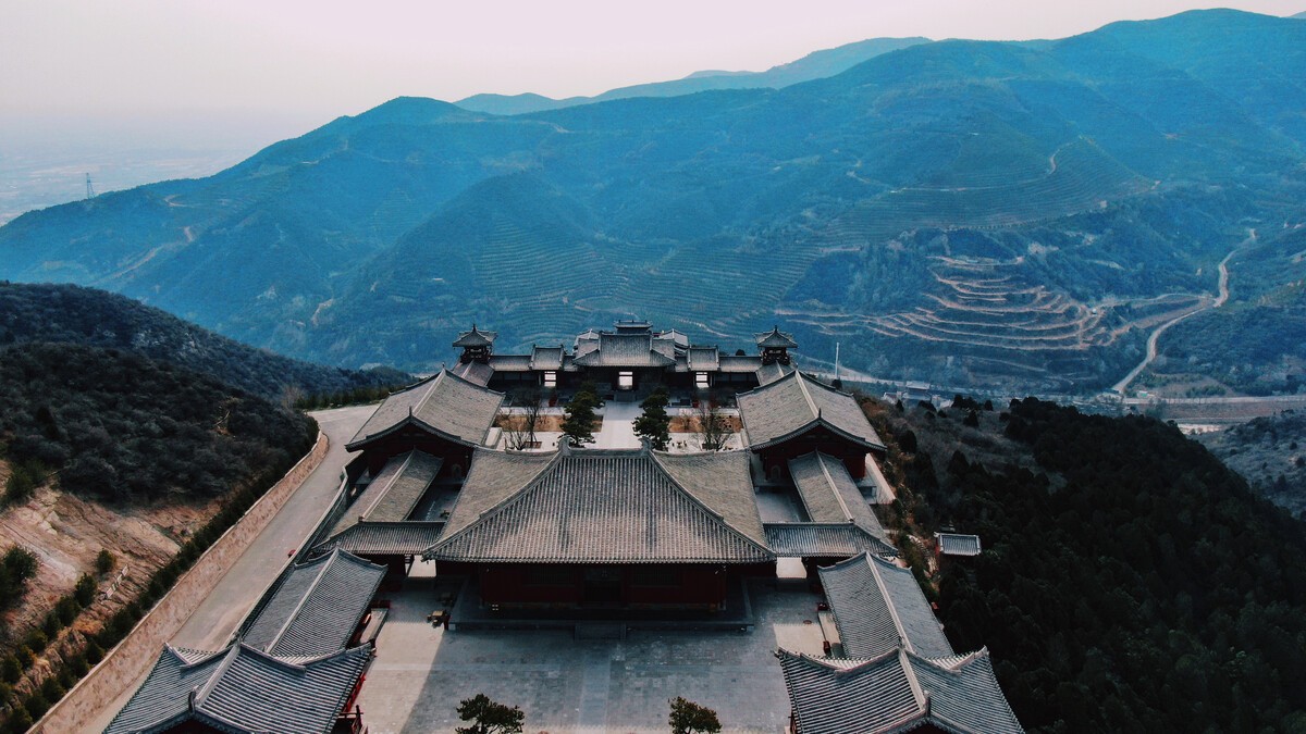 山色倾城，溪水淙淙，如此美艳的太山，千万别错过