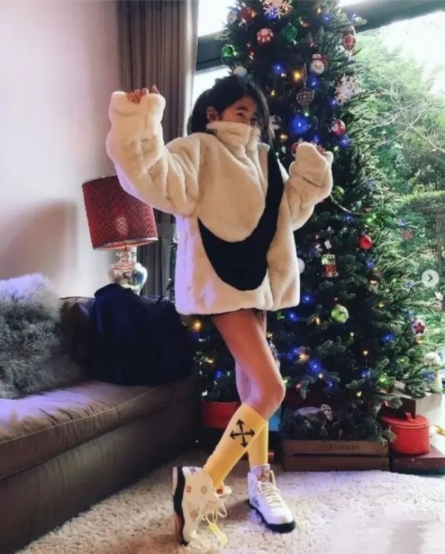 曹格老婆晒母子合照，13岁Joe骑机车载妈妈出行，母子同框像恋人