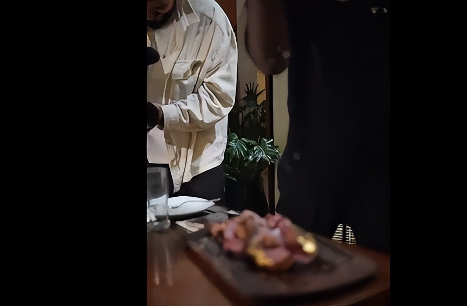 2010世界杯荷兰vs巴西（巴西队被淘汰！20年不胜欧洲强队，究竟输在哪？）