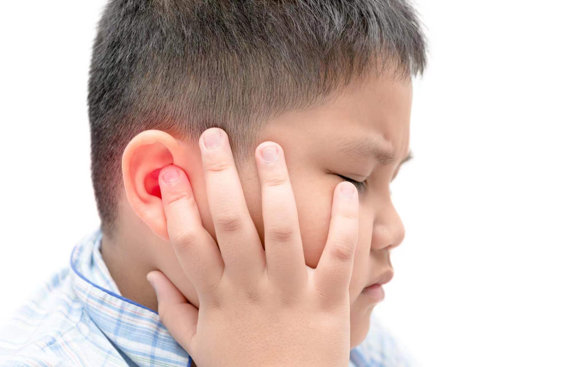 儿童耳朵痛是什么原因(小孩叫耳朵疼是为什么)