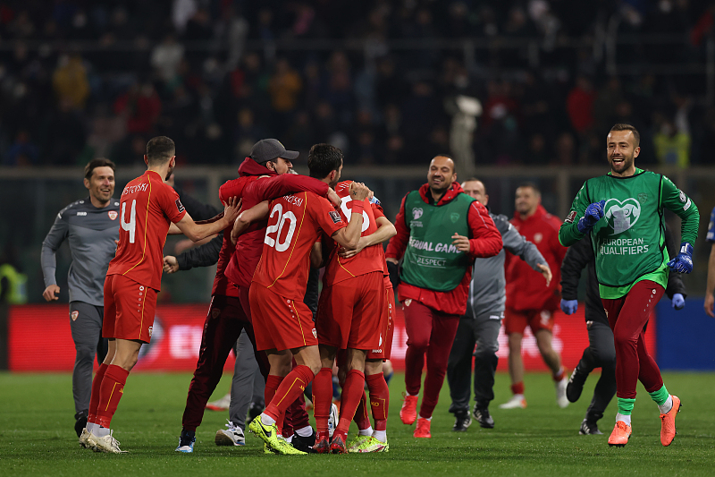 足球赛在哪里看直播（晚上8点开始，CCTV5连播3场足球，两支国足陆续出战，C罗压轴登场）