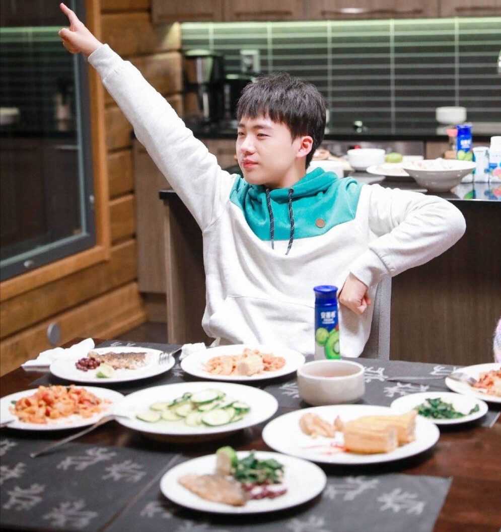 有苦难言的8位明星，多年顽疾缠身，有人成身体缺陷抱憾一生