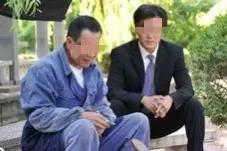 30年前我妈出轨，我爸带着我和弟弟讨生活，孤独一辈子也没有再婚