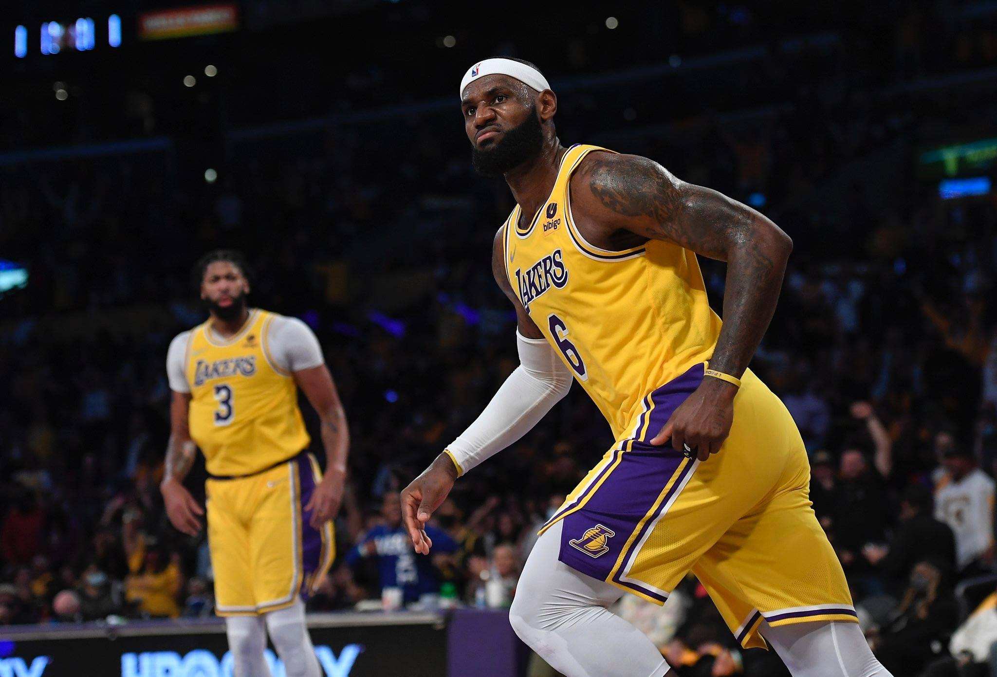 nba总冠军为什么难（哈登要哭！夺冠怎么这么难！东部8支拦路虎让他头疼，这可咋办）