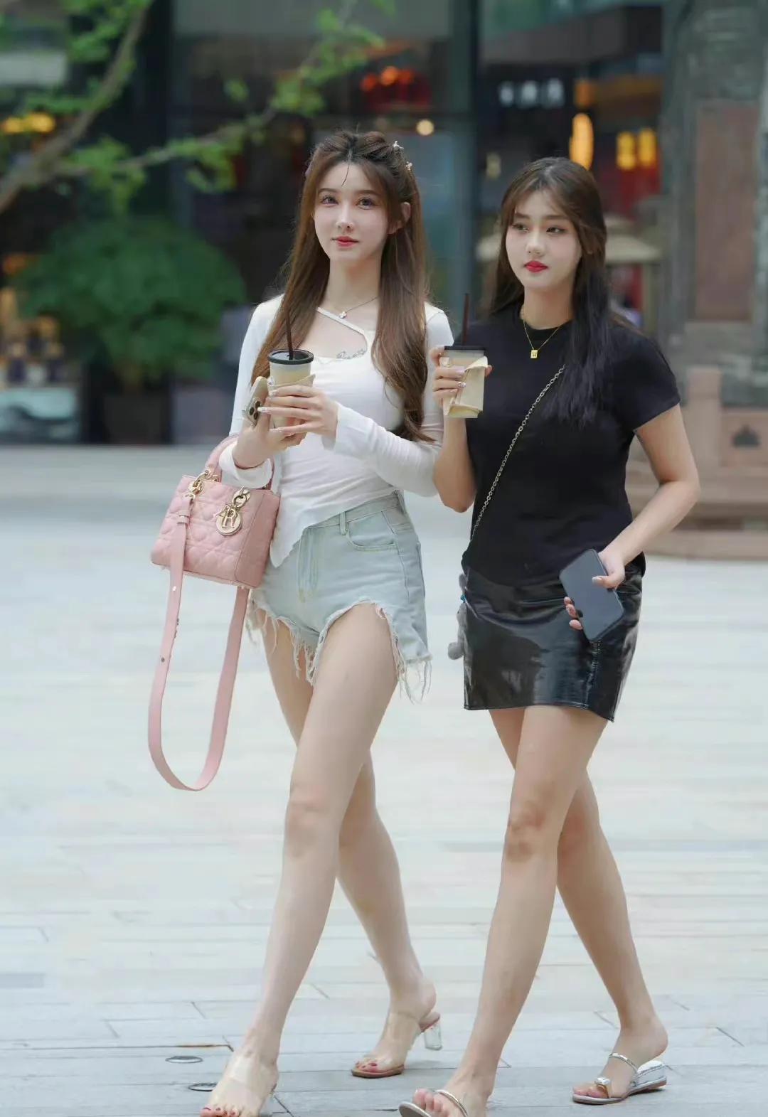 潮流生活夏日穿搭街拍时尚靓丽的姐妹花
