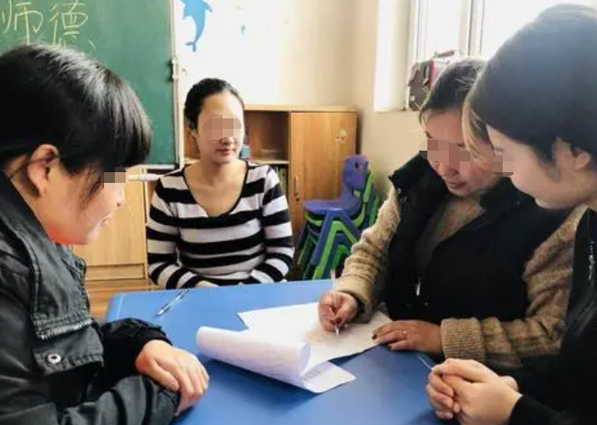中小学流行登记“家长职业”，这几种不受老师待见，家长们炸开锅