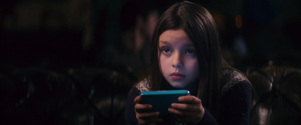 豆瓣8.1分的电影《宵禁》:有一种活着的力量叫作被需要