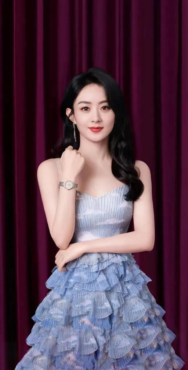 女星赵丽颖—巧笑嫣然，淡妆点缀，瓷肌红唇，漂亮的不像话