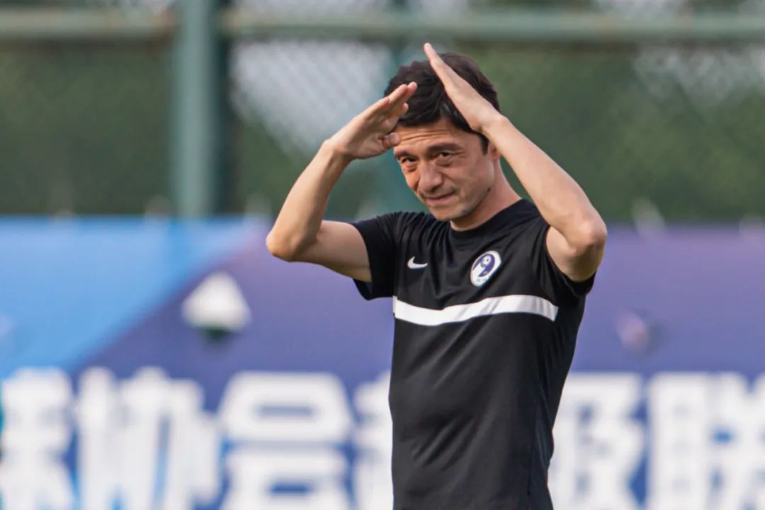 中超换帅现在干什么（2022中超首换帅：范加斯特已与队员告别）