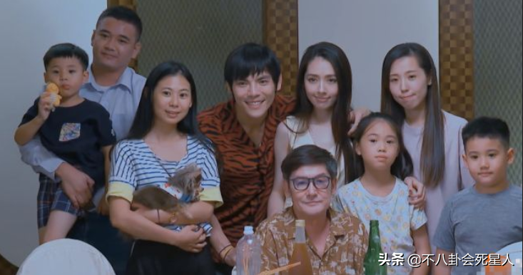 单看个个是美人，合照却开“大头特效”，这些女星被“虐惨”