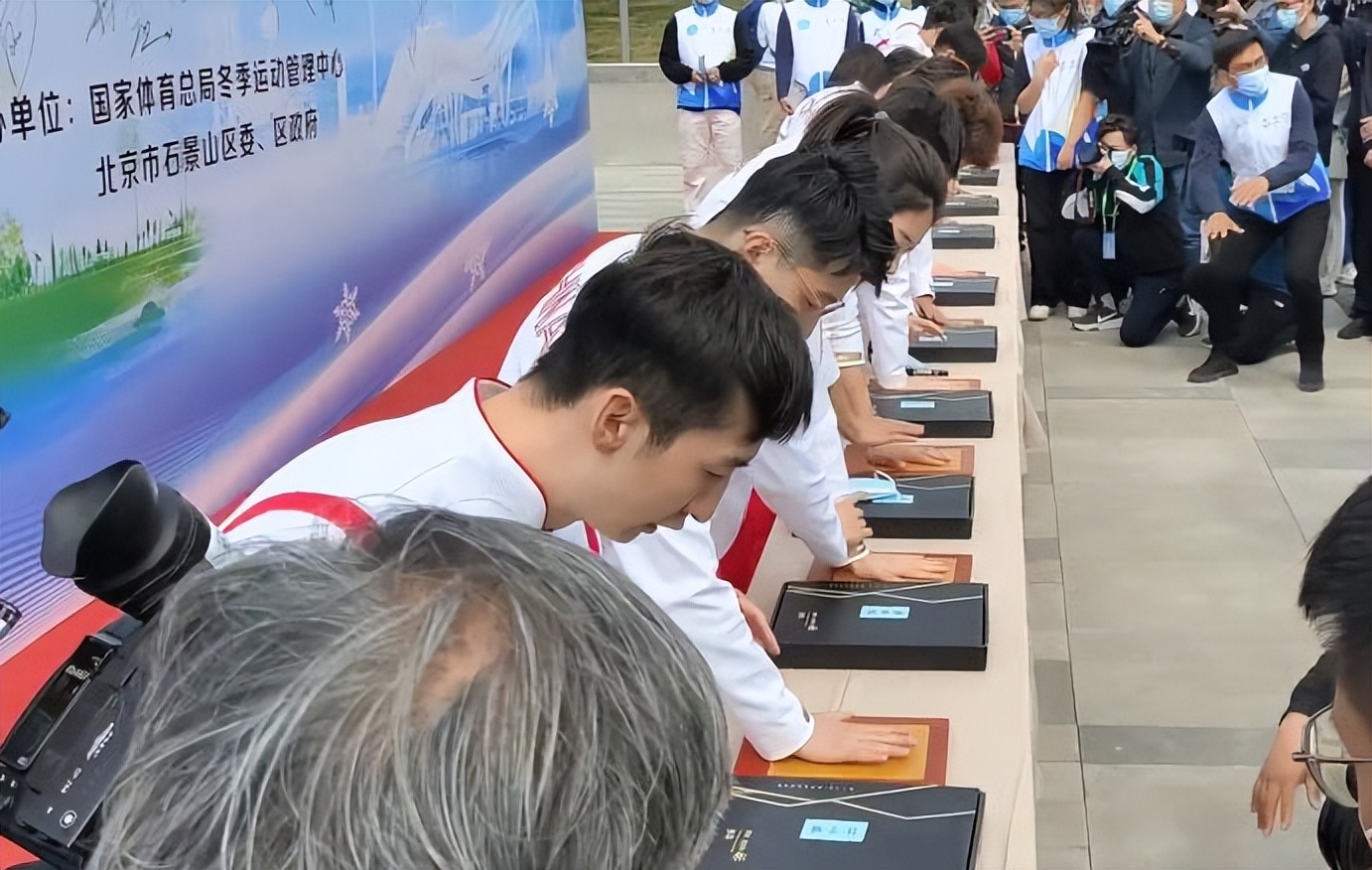 奥运会冠军有哪些人图片（8大奥运冠军齐聚！武大靖秒变阿童木，韩聪用古文搞怪隋文静大笑）