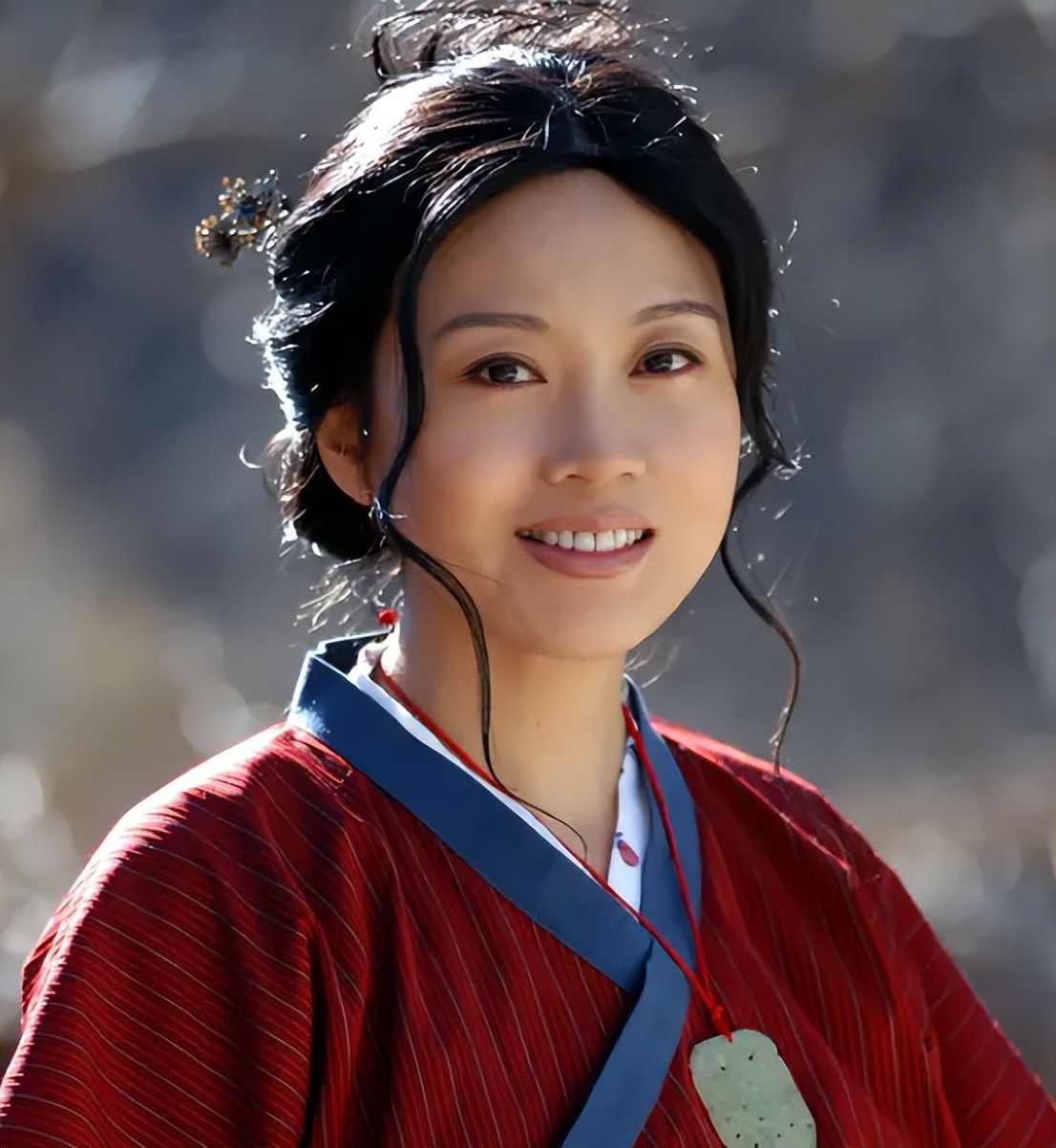 闫妮的“大妈味”、赵丽颖的“土气”，这8位女星，如今判若两人