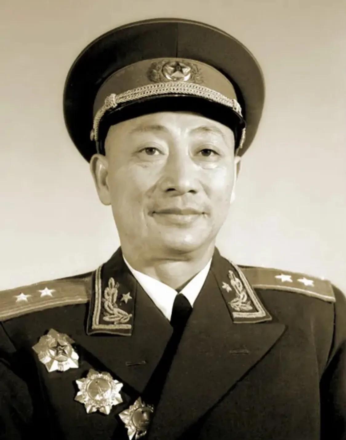 韓偉中將韓偉(1906年—1992年),湖北黃陂人,時任中國人民解放軍北京