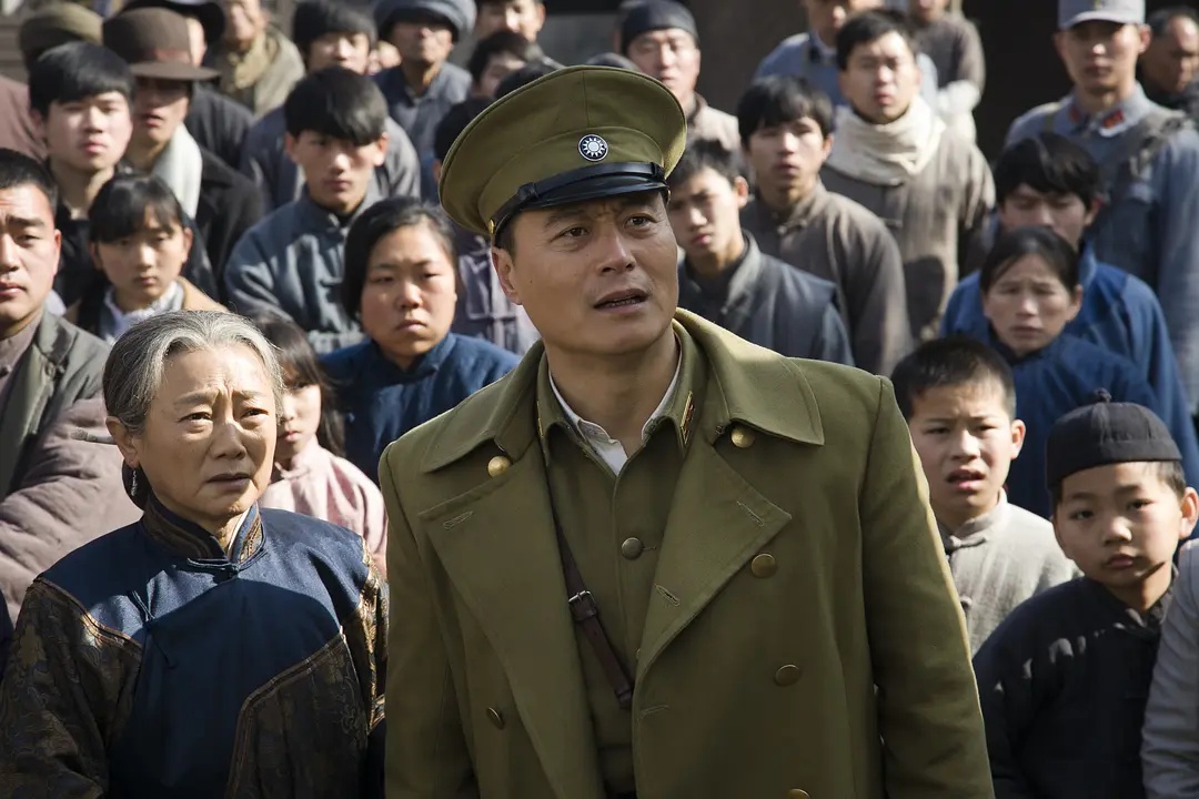 胡家是书香门第,看不上薛君山,一边轻视他一边享受着他带给胡家的庇护