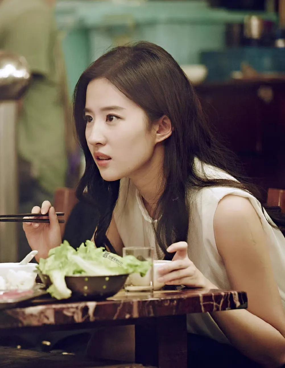 一个被美貌耽误的演技派，怎么做到的每个动作都那么美--刘亦菲