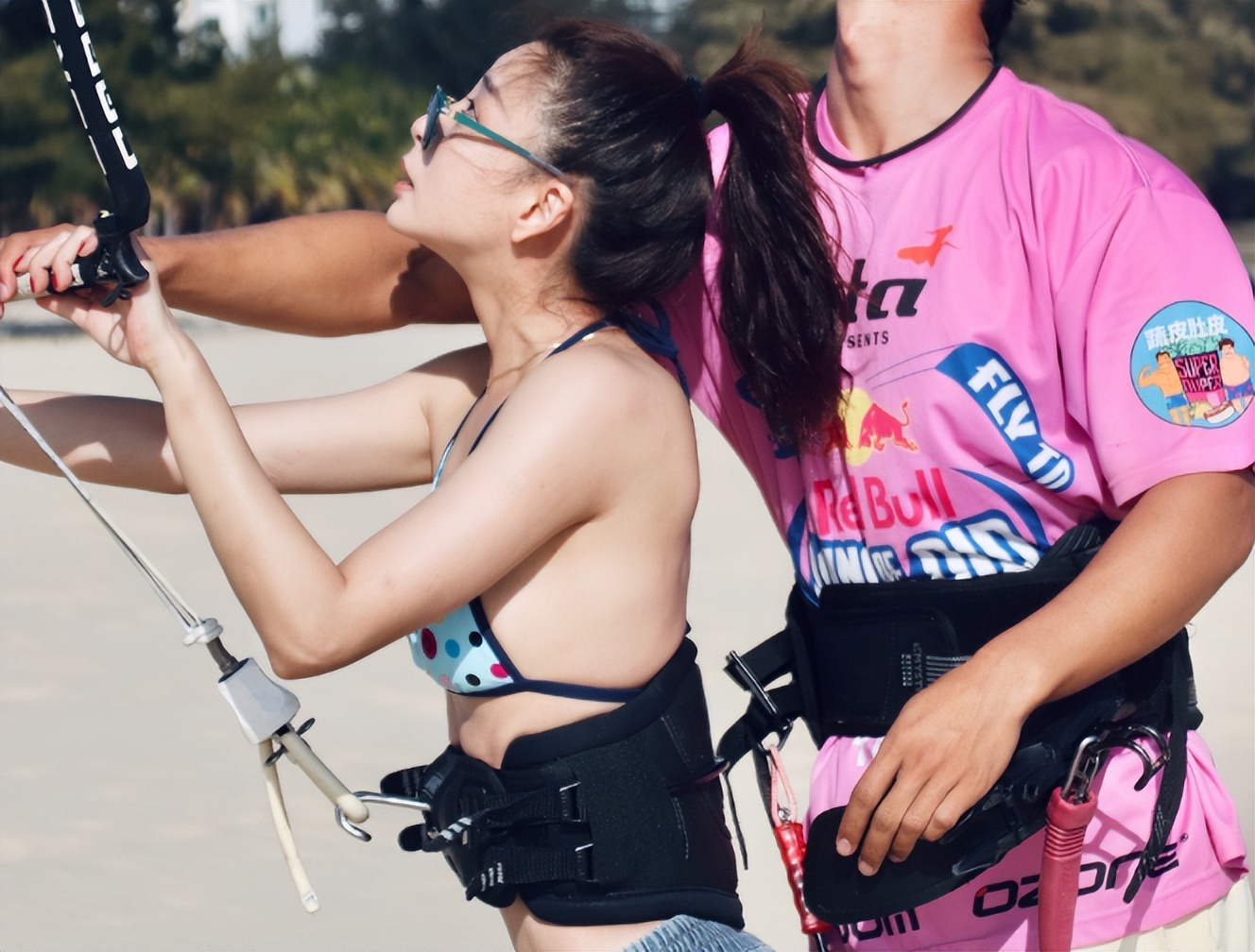 闫妮的“大妈味”、赵丽颖的“土气”，这8位女星，如今判若两人