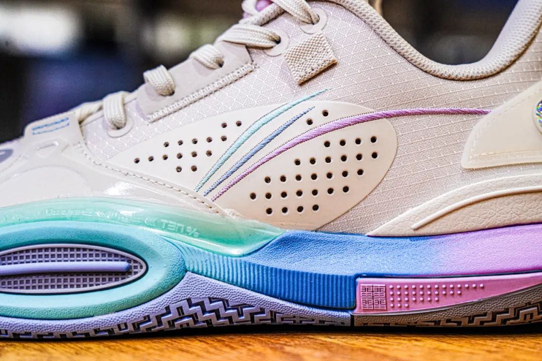 李宁棉花糖篮球鞋的价格(球鞋开箱:全城10棉花糖,高颜值的实力利器)