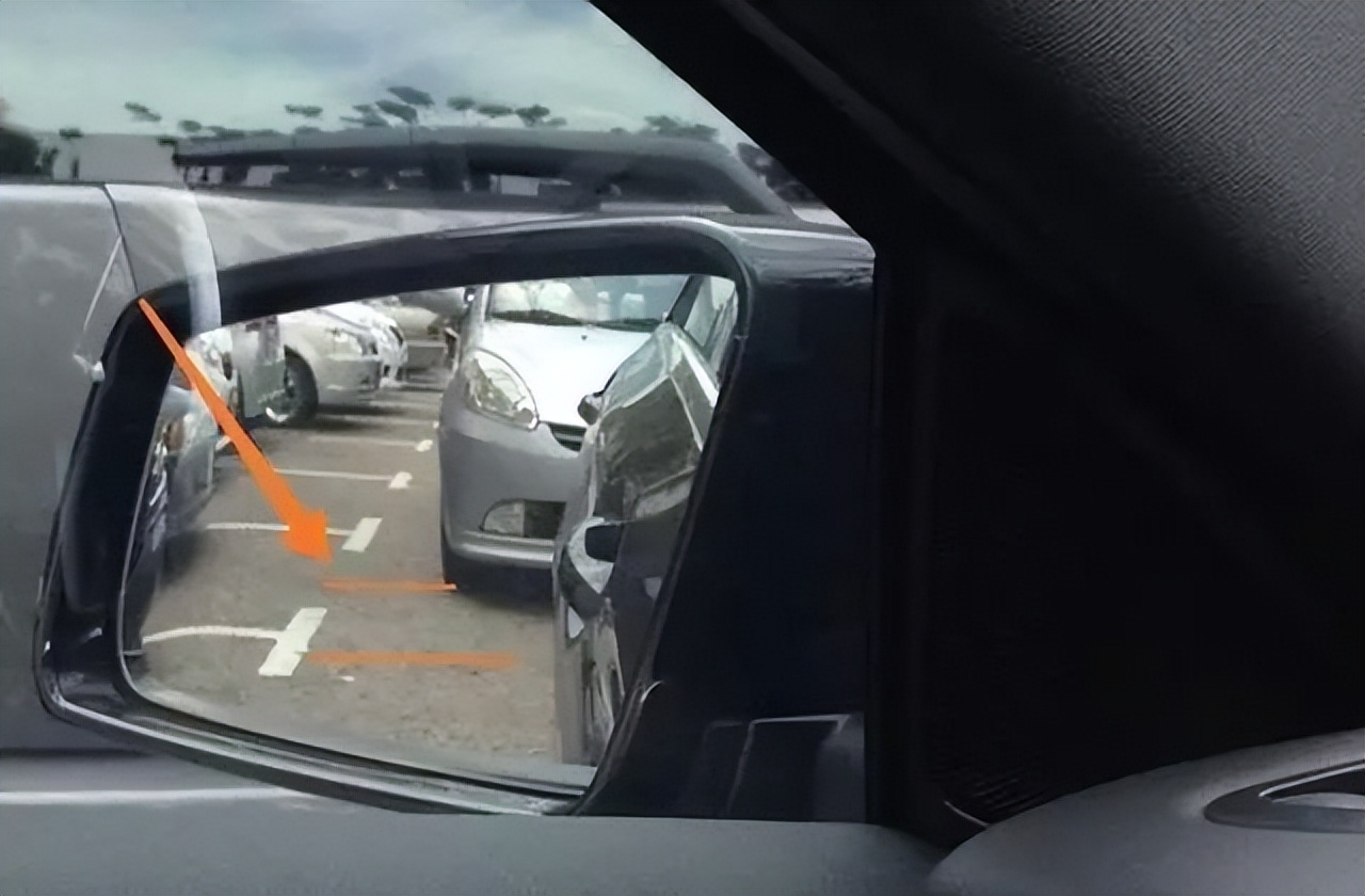 倒車時怎么判斷距離？老司機教你幾招