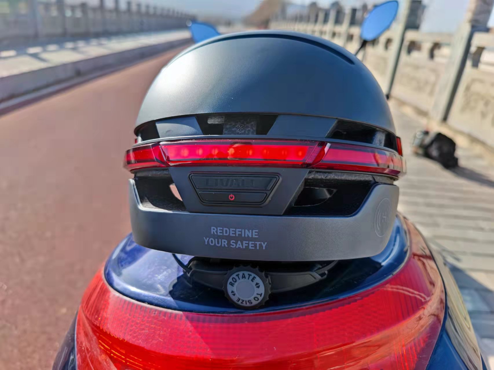 Helmetphone智能头盔：摔倒报警、SOS自动求救