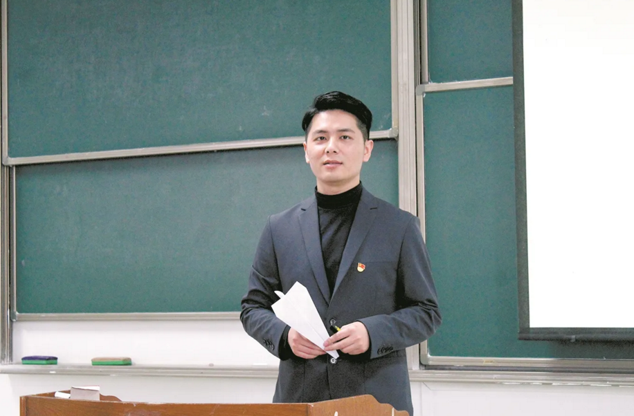 清华北大教师薪资曝光，真实薪资引热议，网友看后直呼我不信