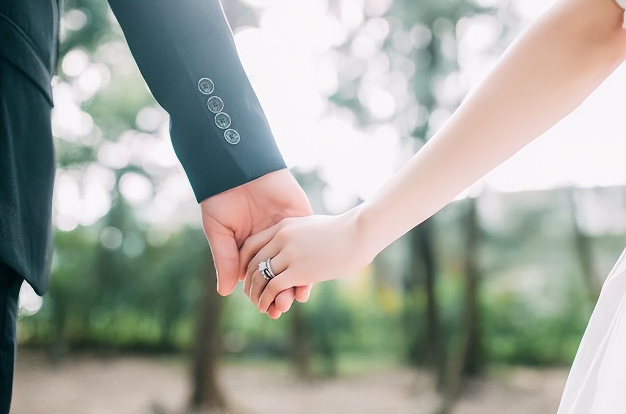 戴玉强：30岁娶初恋女友，51岁开始创业名利双收，今女儿成他骄傲