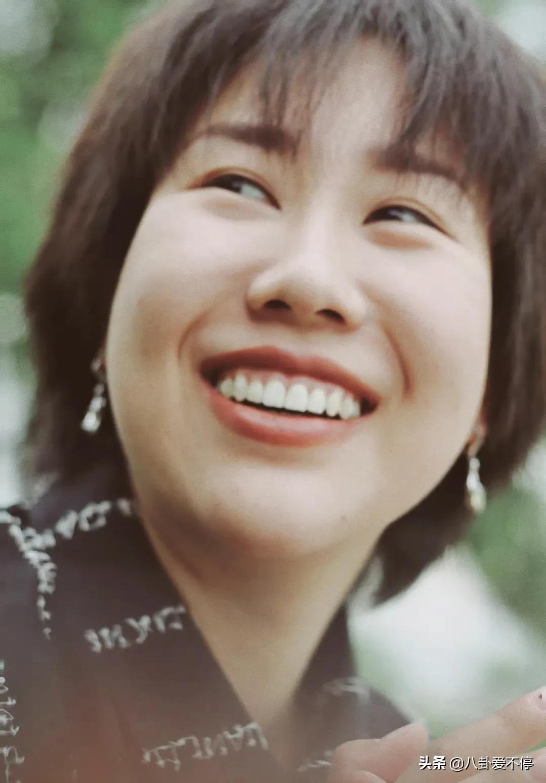 明星哭穷没人共情，一年几千万的收入却说自己买不起房