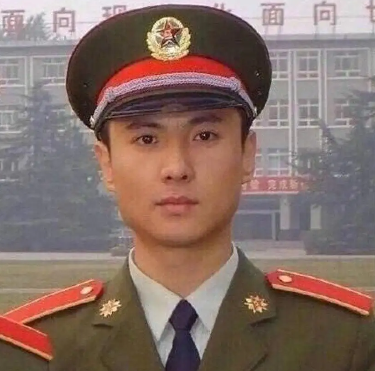 冯小刚遭人陷害，蔡国庆立过3次三等功，军旅男星为何如此优秀？