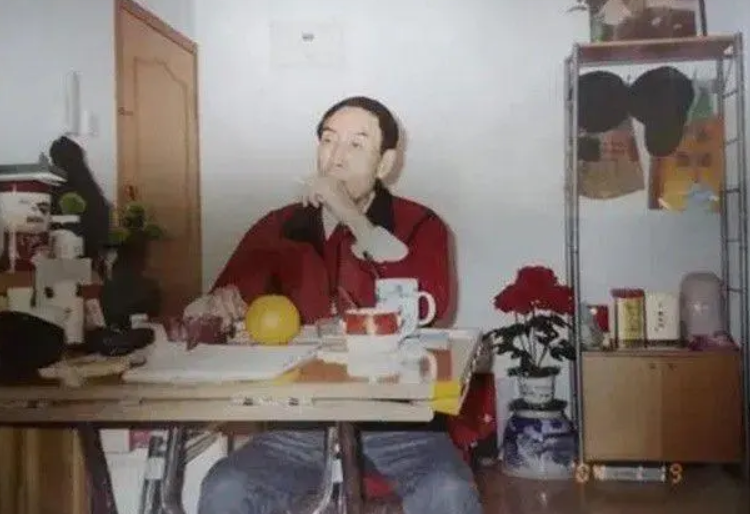 著名演员梁音：丧偶陷入悲痛，77岁时女儿撮合他与影迷再婚