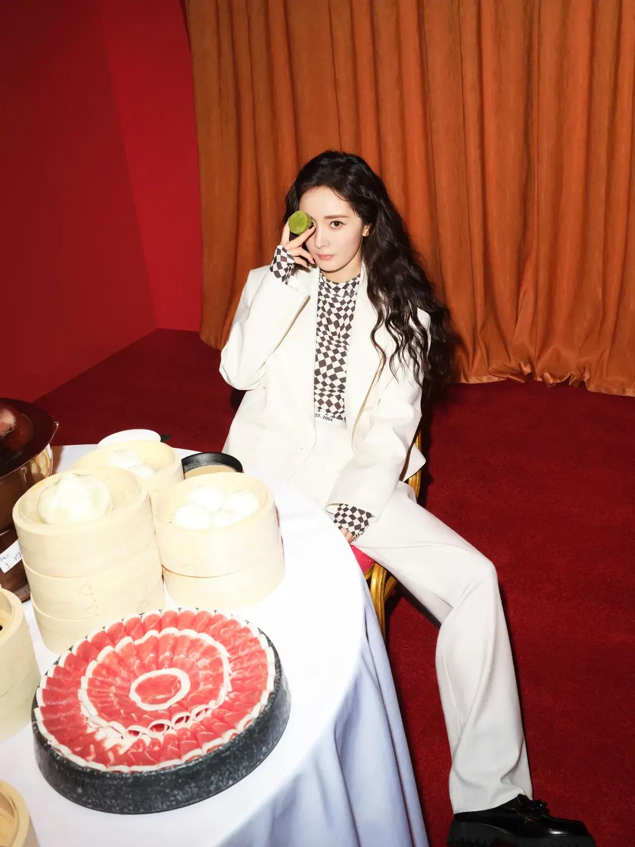 张天爱、杨幂杂志大片，清纯唯美，炫彩多姿