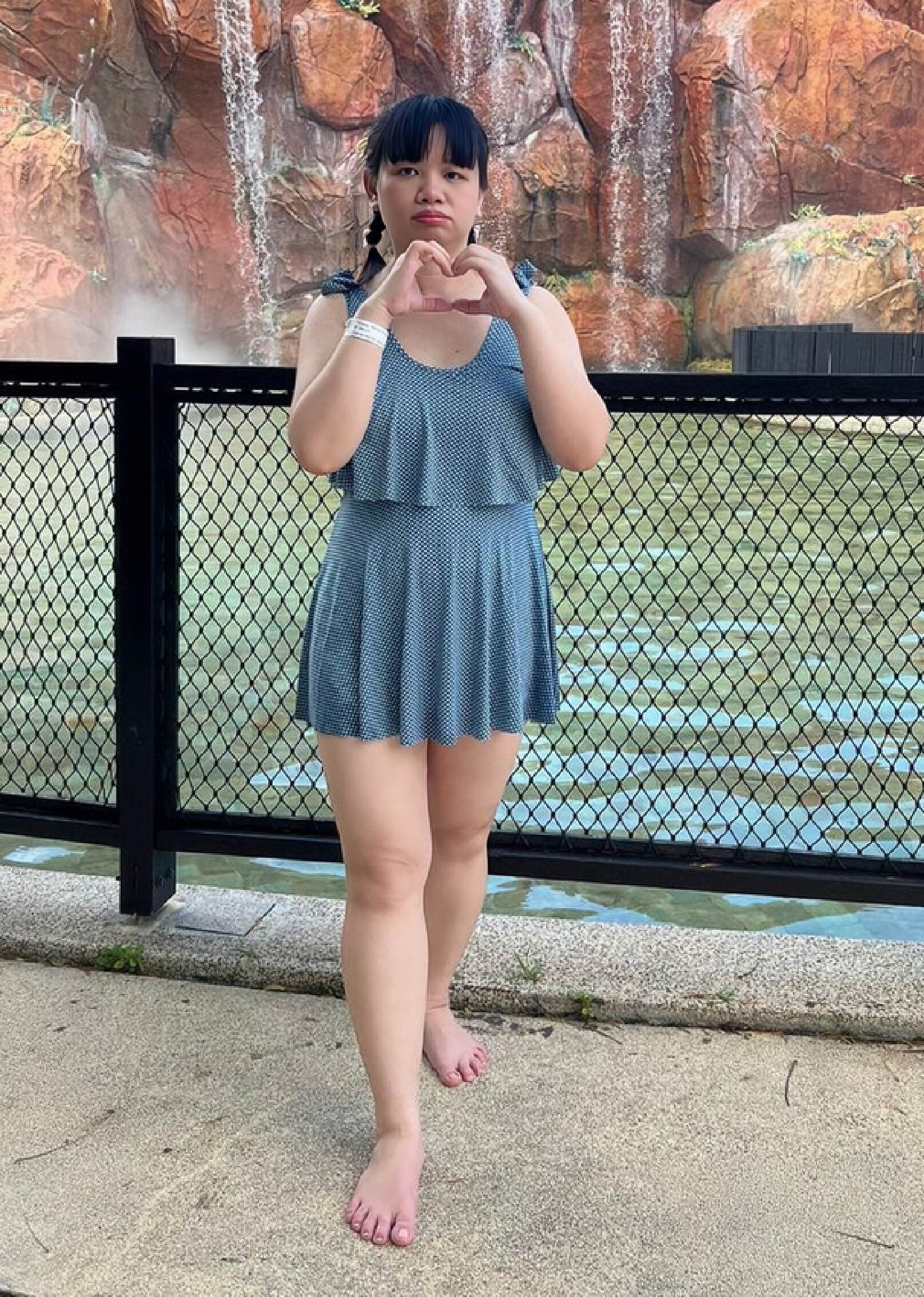 自觉身材丰满!香港女星突然转型做唱跳歌手,公司斥重金打造mv