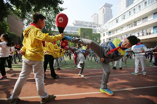 有必要把体育考试纳入高考吗(高考或将迎来新变化，体育纳入高考？张常宁的提议引家长深思)