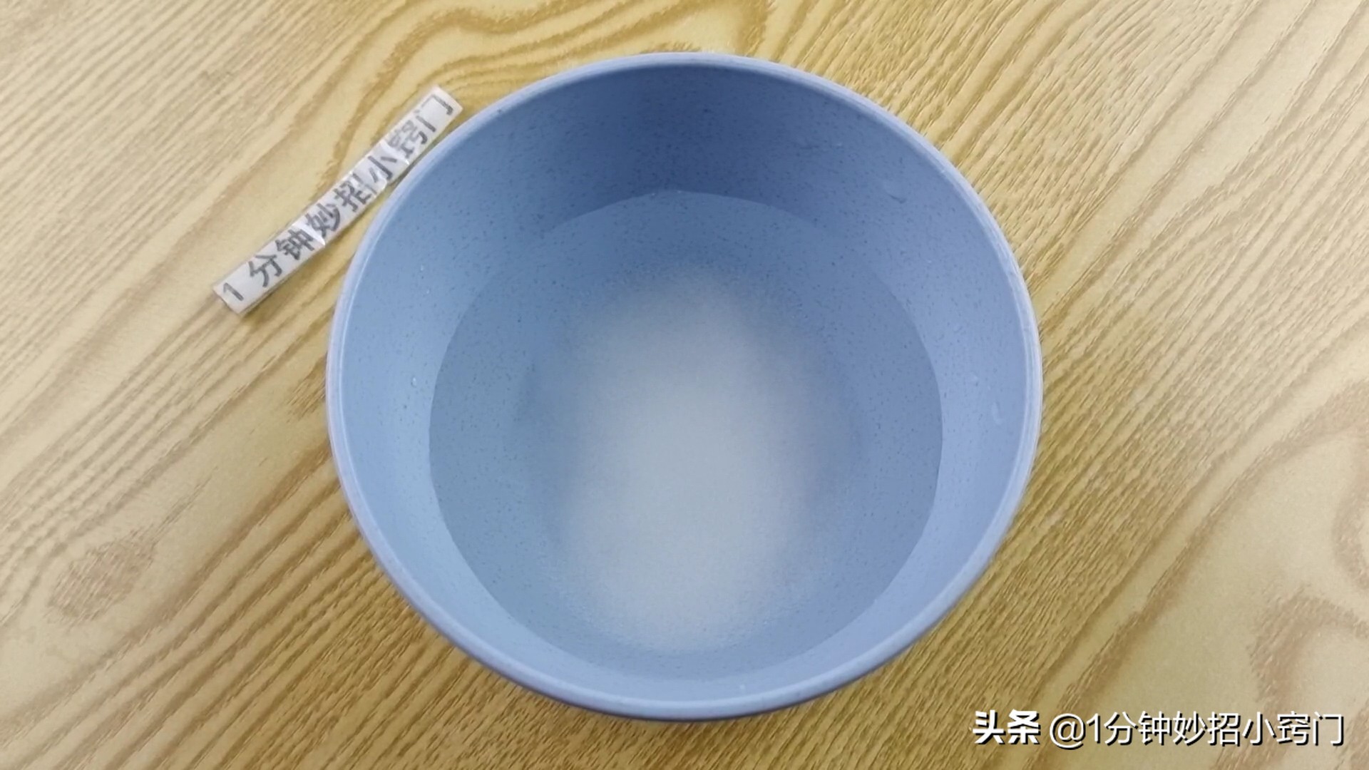 手上扎木刺了不要用针挑，教你一招让刺自己跑出来，非常简单实用