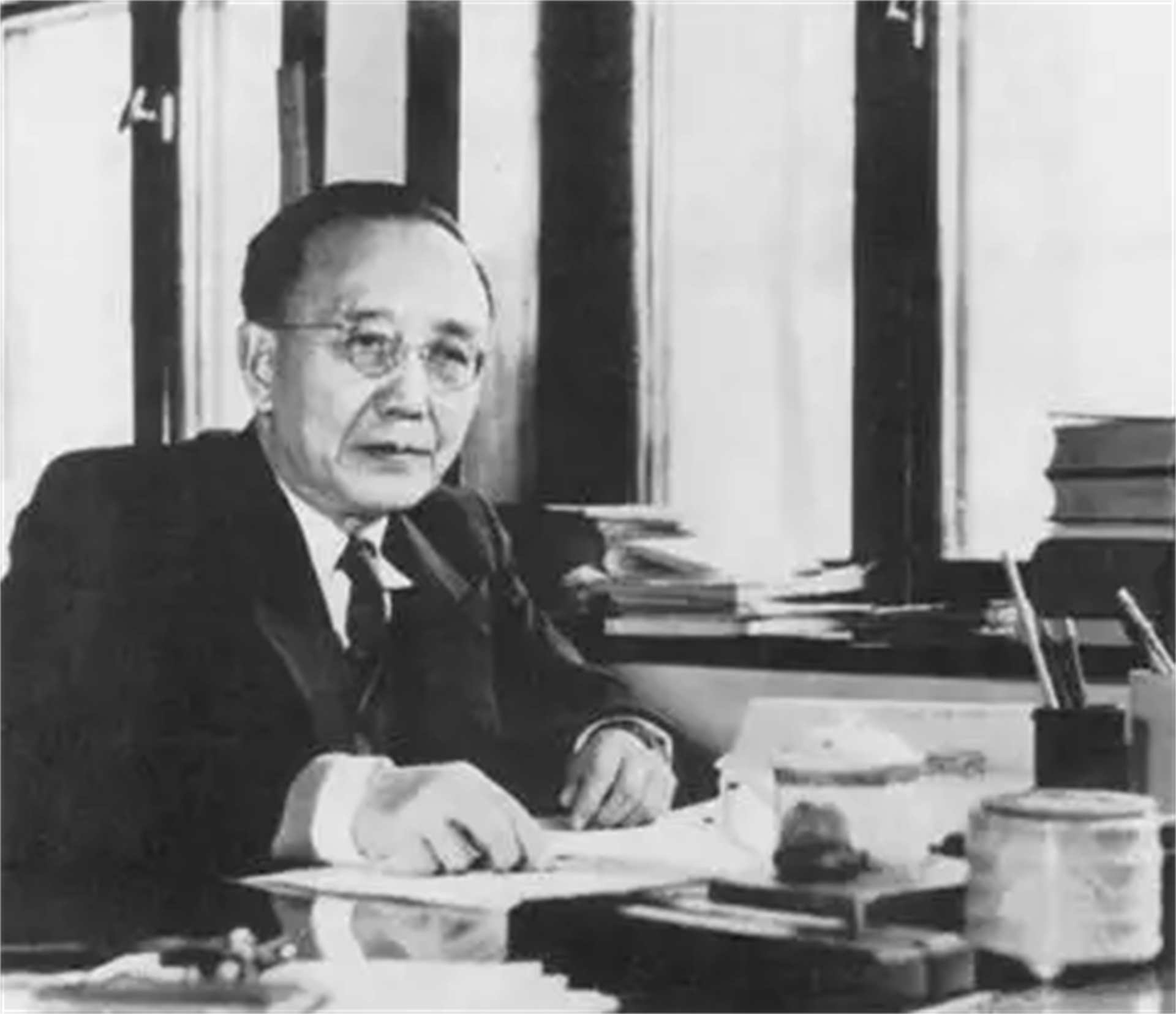 泰山上的“虫二”两字，让日本学者困惑十年，郭沫若却轻松解答