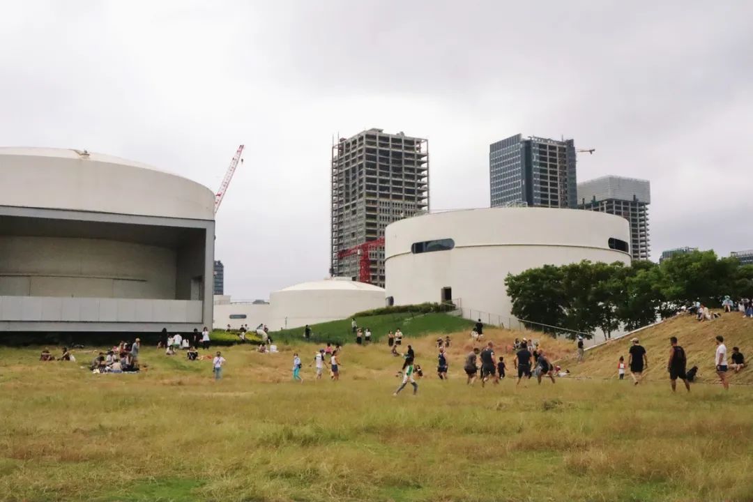 疫后的上海油罐艺术中心再次迎来新生，一睹实景图