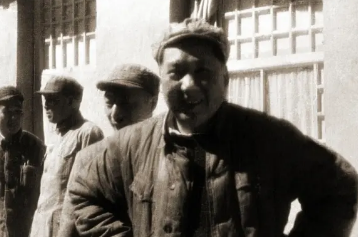 1938年毛主席接见抗大学员，生气地问：你到延安为什么不来看我？