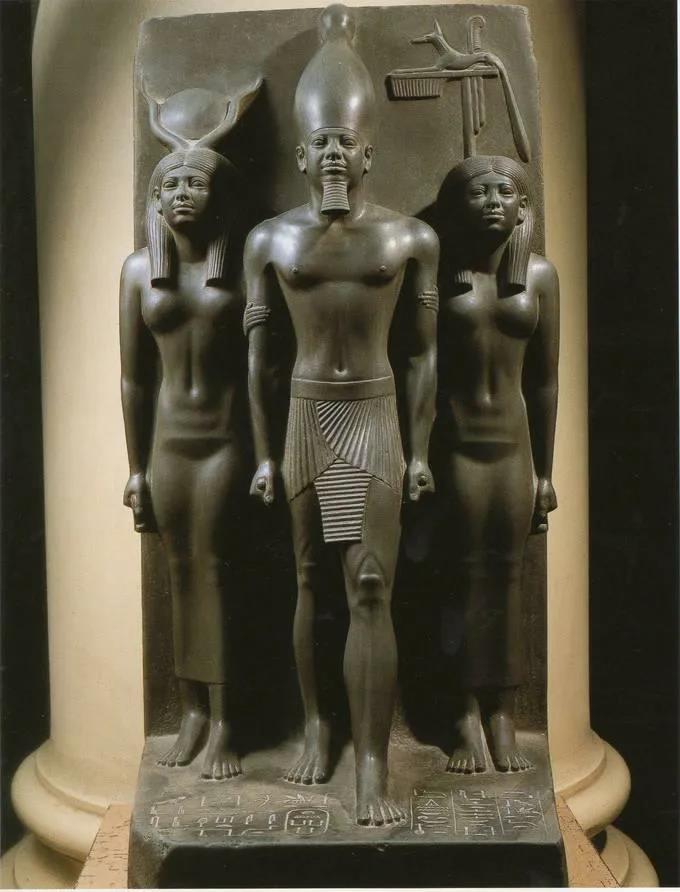 下列关于古埃及艺术表述正确的是(西方艺术的源头：埃及艺术)