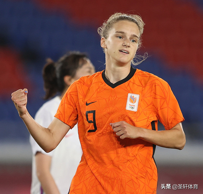 2019世界杯中国女足第二场(2-0！中国女足苦主王者归来，金牌射手连入2球，对方门将无可奈何)