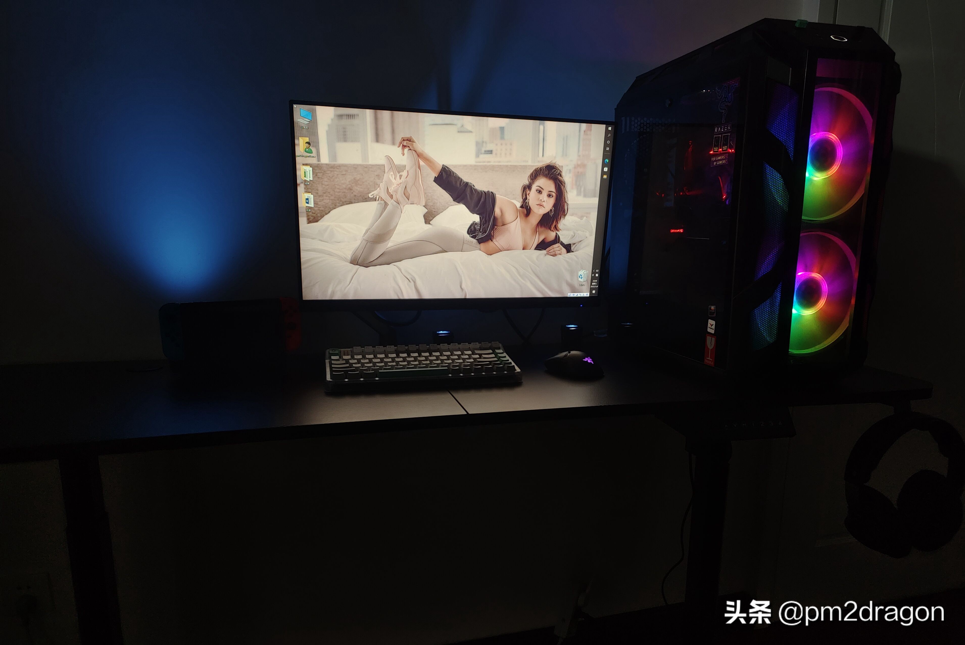 入手PUBG职业玩家同款--安德斯特未来战士升降桌+战神王座电竞椅