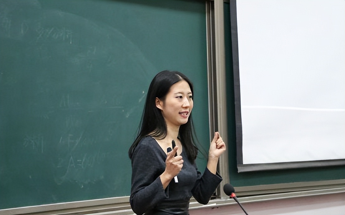 把大学老师弄怀孕了（家长举报怀孕老师穿）