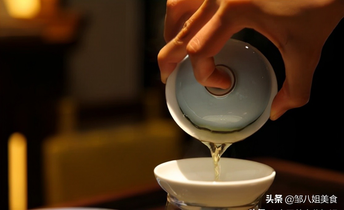 别盯着隔夜茶不放了！这3种茶喝多了等于在喝脏水，很多人喝错了