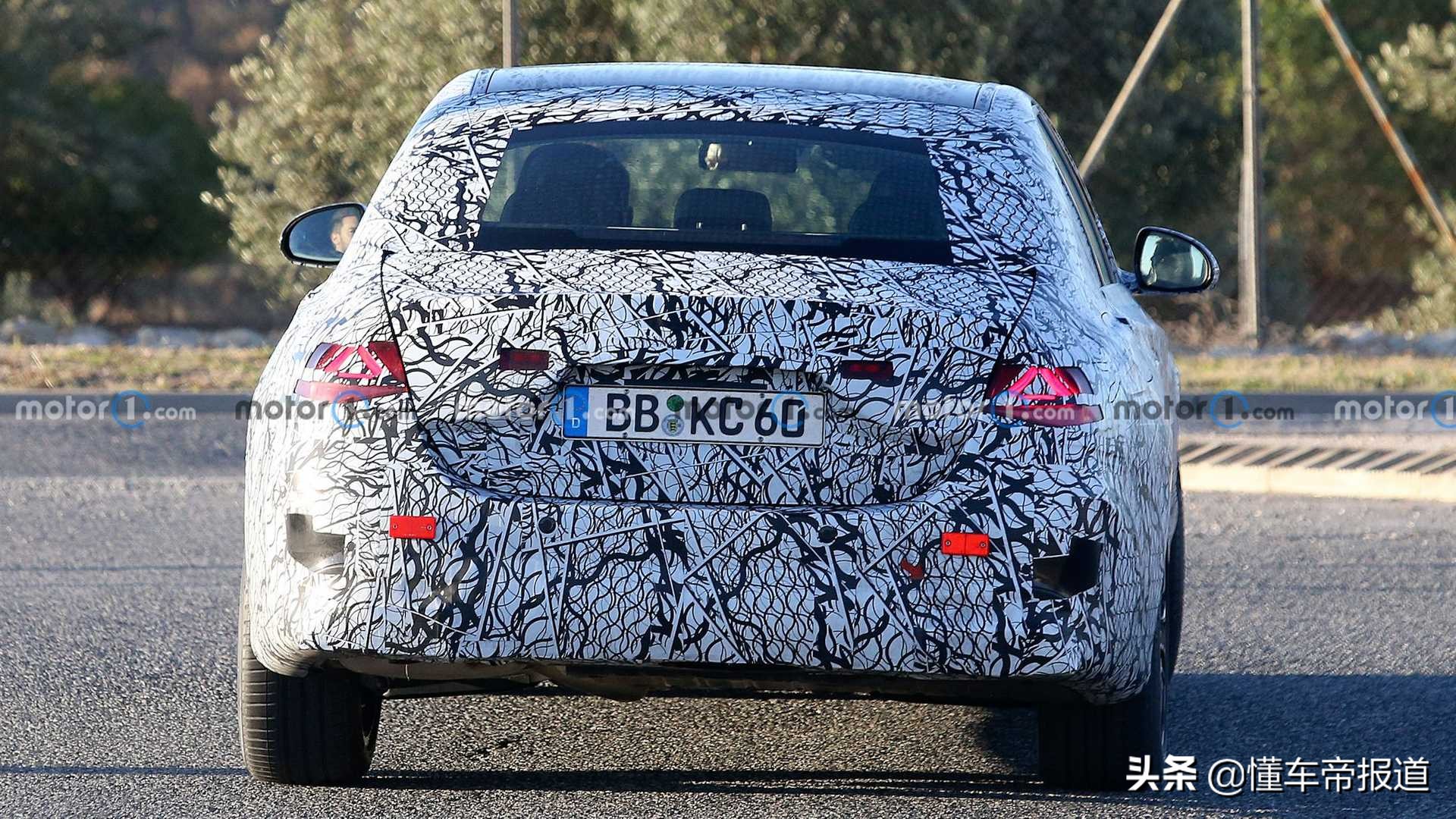 新车 | 细节设计更运动，或配备MBUX Hyperscreen！全新奔驰E级谍照