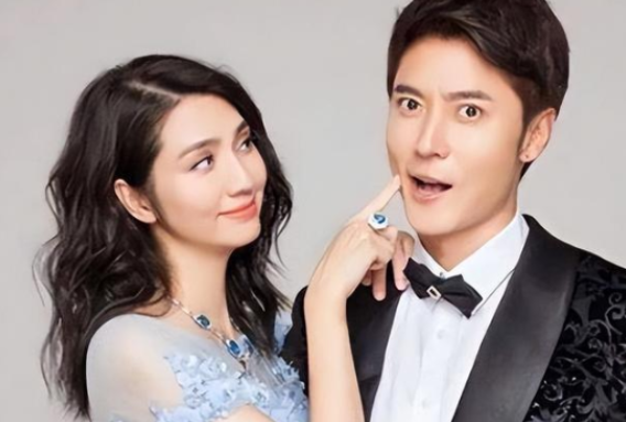 各玩各的?曝赵又廷约4位美女一路说笑,高圆圆挠头抓狂显厌烦