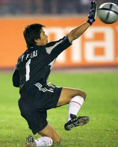 02年中国世界杯门将精彩扑救（国足史上三大“折翼门将”：守得住国门，却守不住自己的人生）