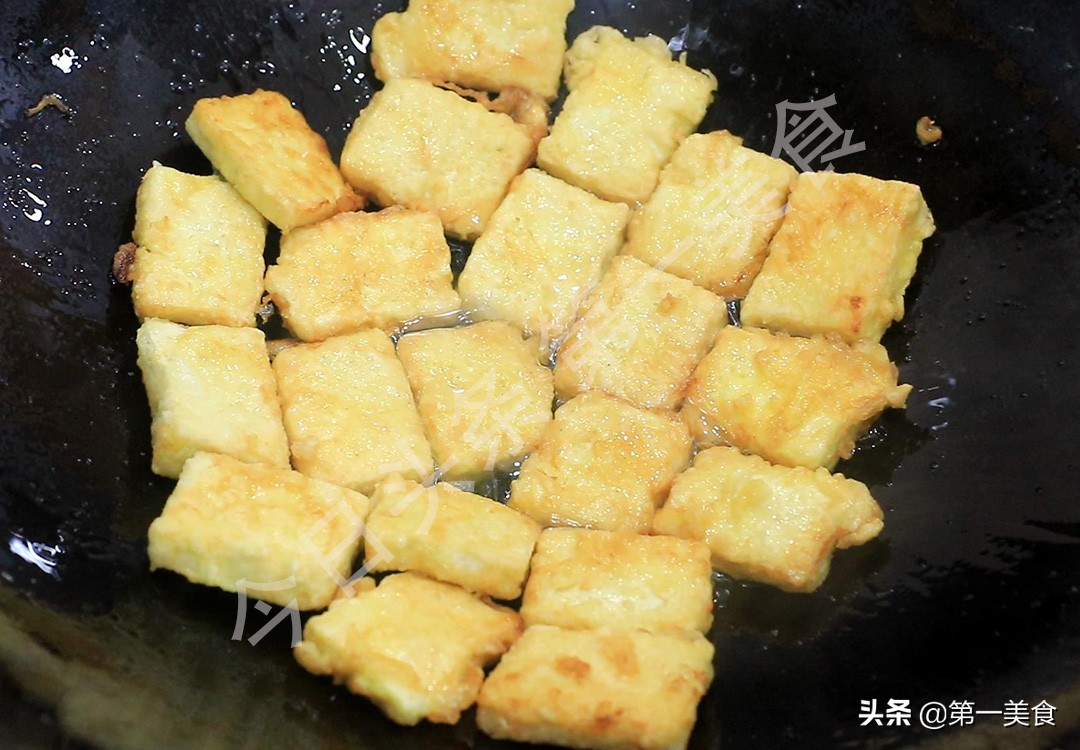 冬季天寒地冻，容易滑倒，推荐多吃这5种“高钙”食物，强筋健骨