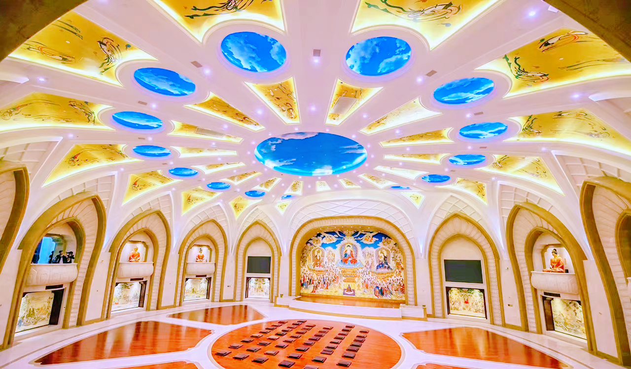 有9项世界第一的寺庙，花超10亿建造，内部金碧辉煌还有电梯