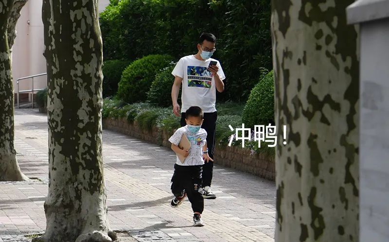 全楼的希望！防范区有些上海人这样出门！进超市要有邀请卡！逛出VIP既视感