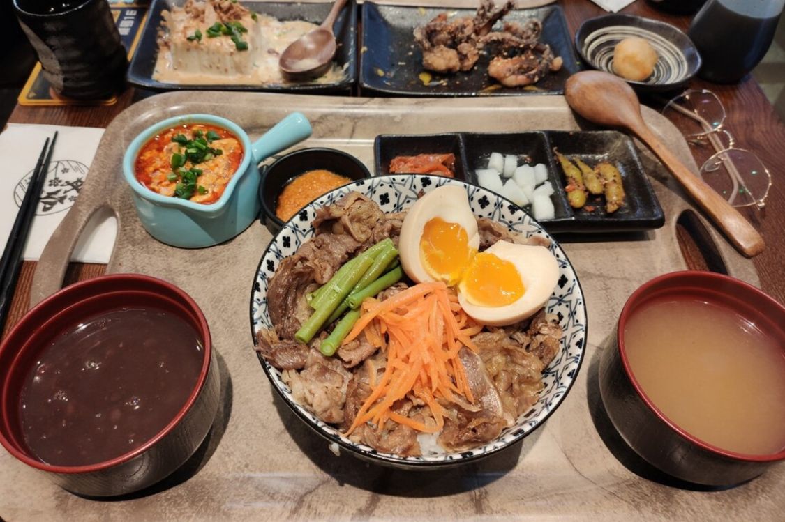 6个国家的大学食堂盘点，美国热量高，韩国小菜多，再看看中国的